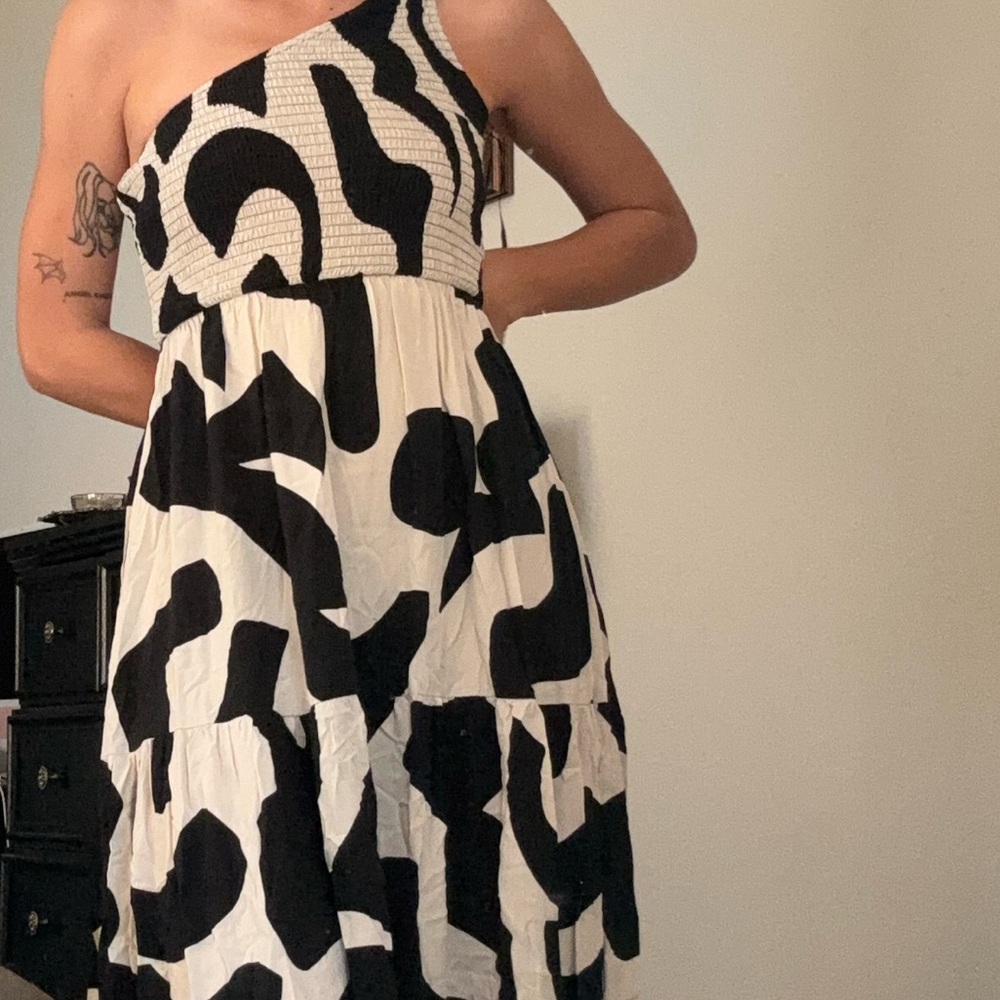 Off shoulder maxi dress black and white